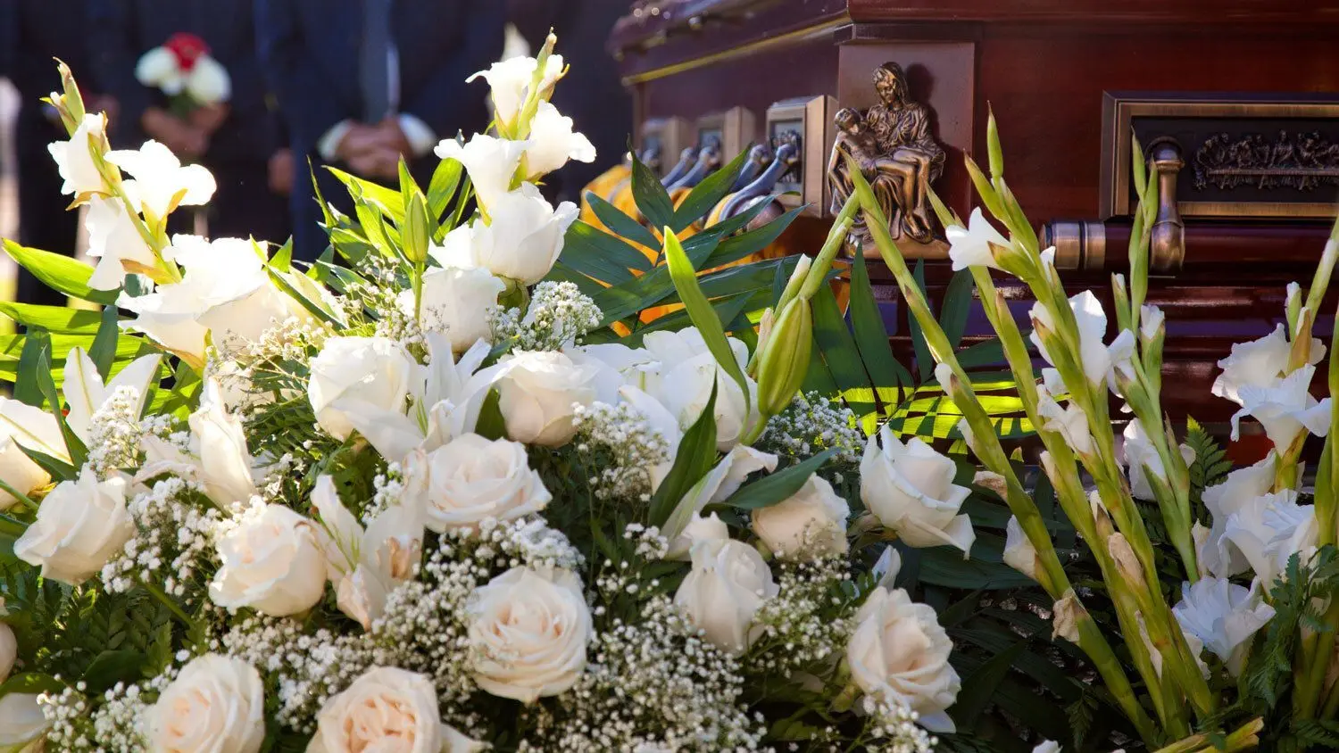 Funeral Wreath Messages: What to Write to Express Sympathy with Elegance
